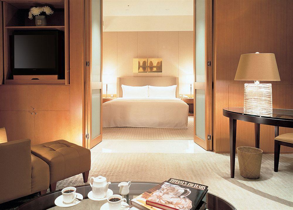 Ambassador Hotel Hsinchu Quarto foto A suite at the Mandarin Oriental, Hong Kong