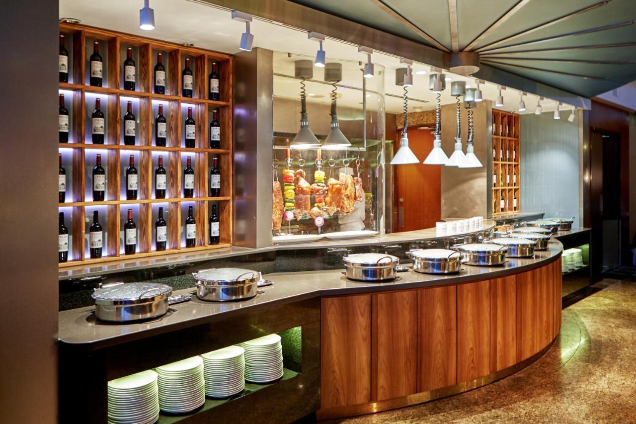 Ambassador Hotel Hsinchu Exterior foto A buffet at a hotel